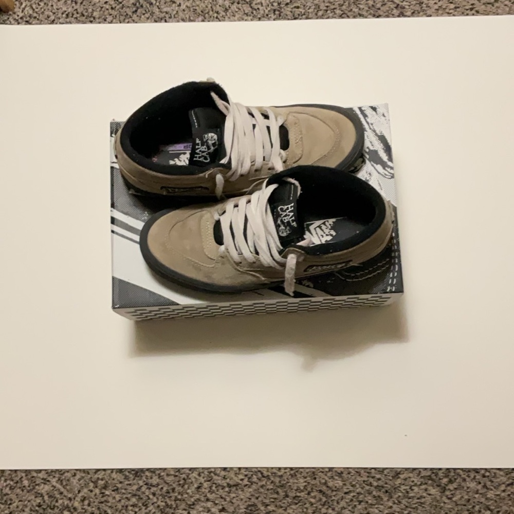 Vans half cabs
